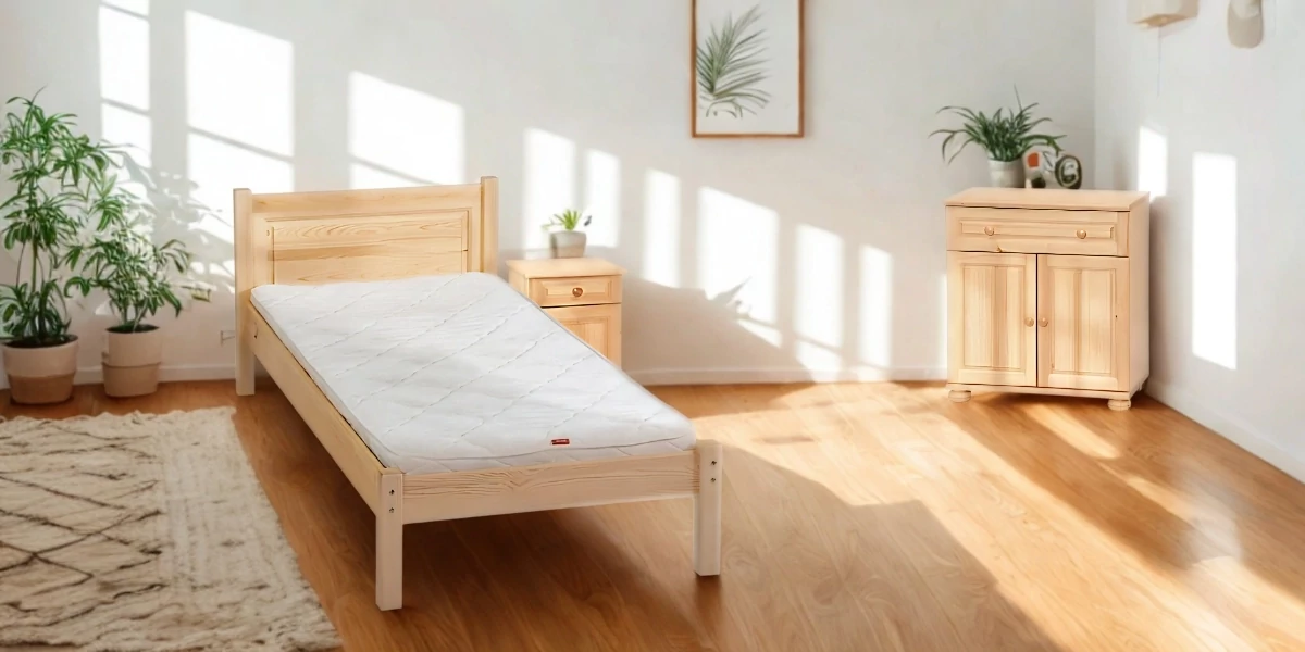 319 – Egyenes, fílungos – fix egyszemélyes fenyőfa ágy – 90x200cm – 430-as éjjeliszekrény – 123-as fenyő komód